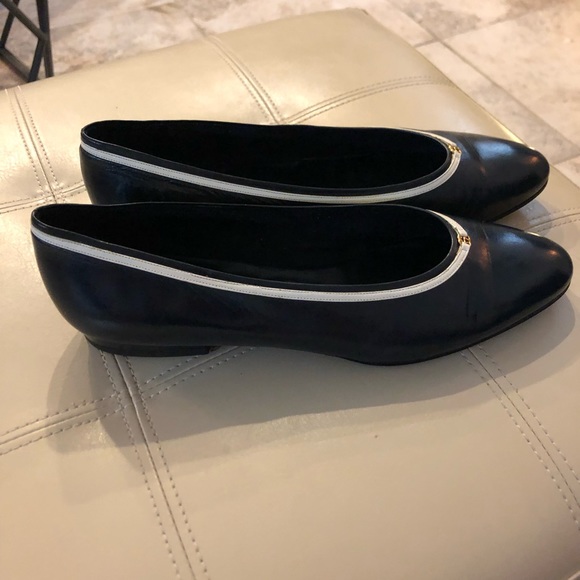 Women’s Gucci Navy & Cream trim flats - Picture 3 of 5